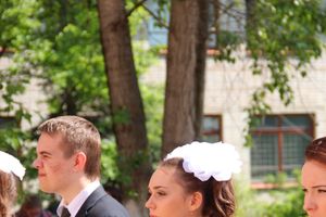 В Великих Луках прозвенели «последние» звонки (ФОТО)