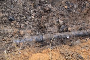 Возле железнодорожной поликлиники ликвидируют прорыв канализации (ФОТО)