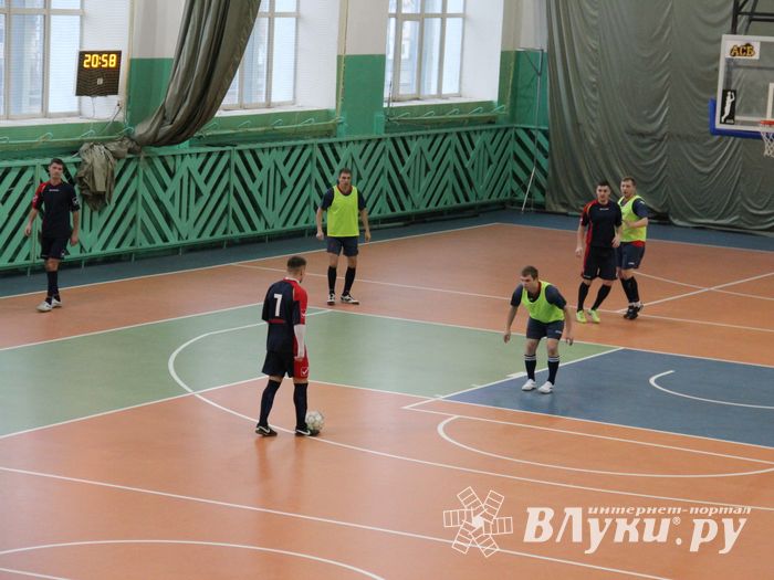 В Великих Луках продолжается первенство города по мини-футболу (фто)