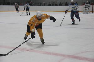 Две великолукские команды хоккеистов одержали победы в домашних матчах (ФОТО)