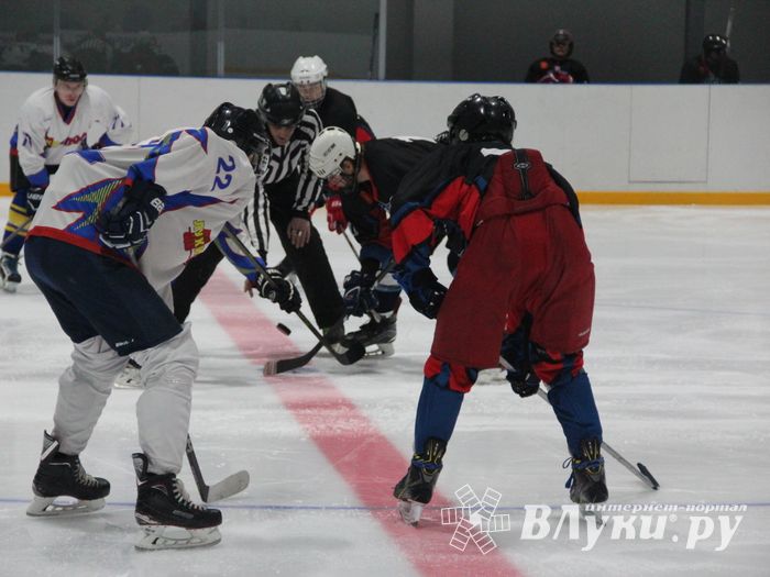 В Великих Луках сторатовал Открытый Чемпионат города по хоккею (ФОТО)