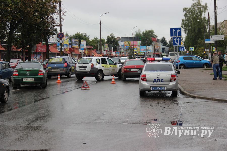 Подробности ДТП возле Смоленского рынка (ФОТО)