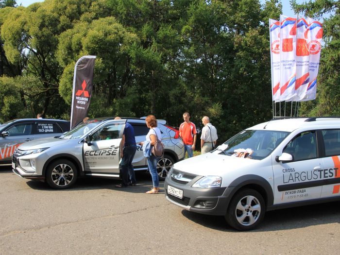 В Великих Луках в День Города прошла «Автовыставка 2018 - ЛЕТО» (ФОТО)
