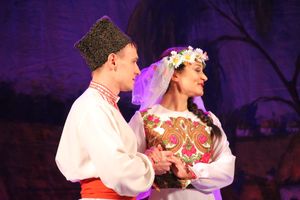 Кони стоят пьяные, хлопцы запряженные — в ГДК Ленина сыграли «Свадьбу в Малиновке» (ФОТО)