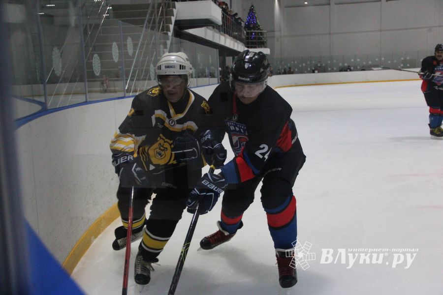 Великолучане обыграли псковских медведей в «Айсберге» (ФОТО)