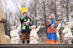 В Великих Луках сожгли Масленицу (фото)