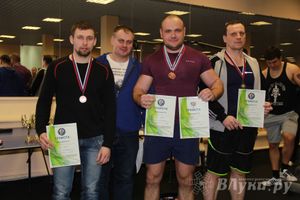 В Великих Луках состоялись Первенство города по жиму штанги и Первый Кубок города по армлифтингу (фото)