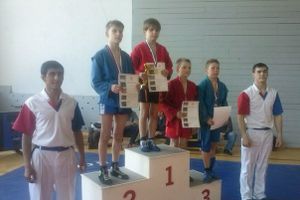 Великолукские спортсмены завоевали 19 призовых мест на турнире по самбо в Пскове (фото)