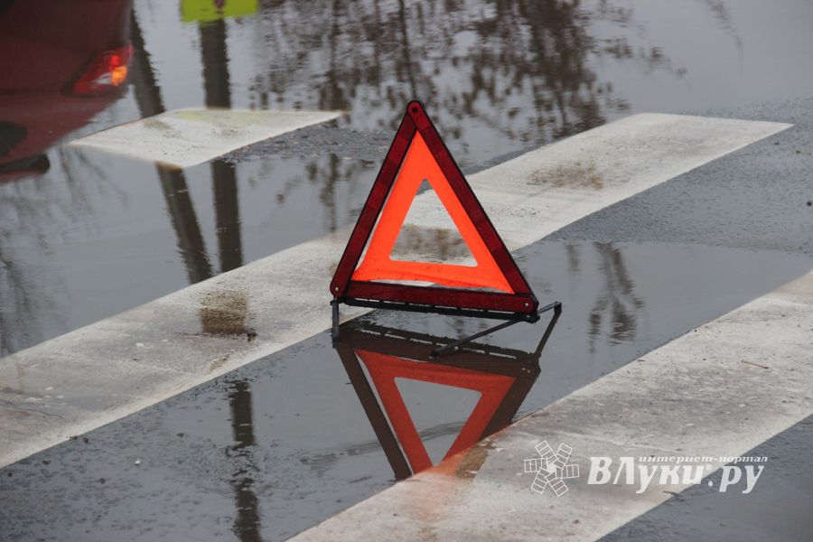 ДТП на проспекте Гагарина в Великих Луках (ФОТО)