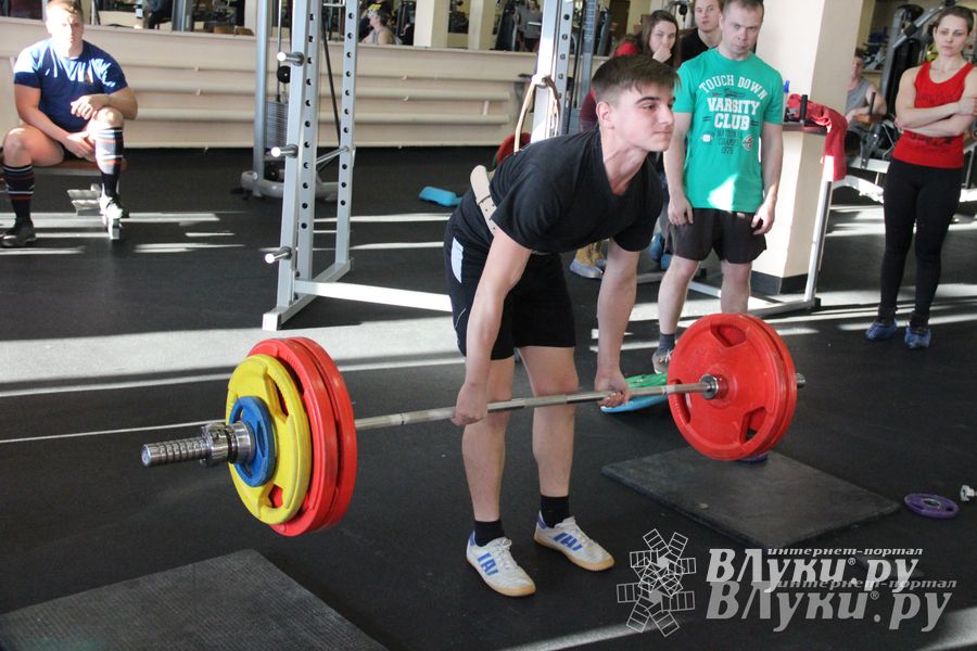 Соревнования по пауэрлифтингу прошли в Великих Луках (фото)