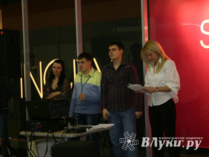 Торговый центр «Апельсин» поздравил прекрасных дам с праздником весны