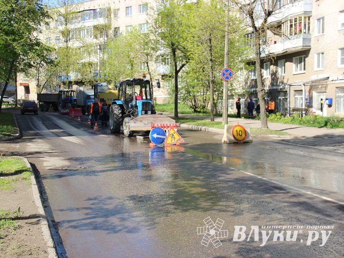На Ставского ликвидируют аварию в водопроводе (ФОТО)