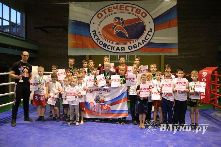 В Великих Луках прошли соревнования по кикбоксингу (ФОТО)