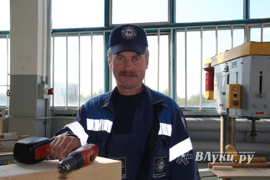 А.А. Иванов, станочник деревообрабатывающего цеха