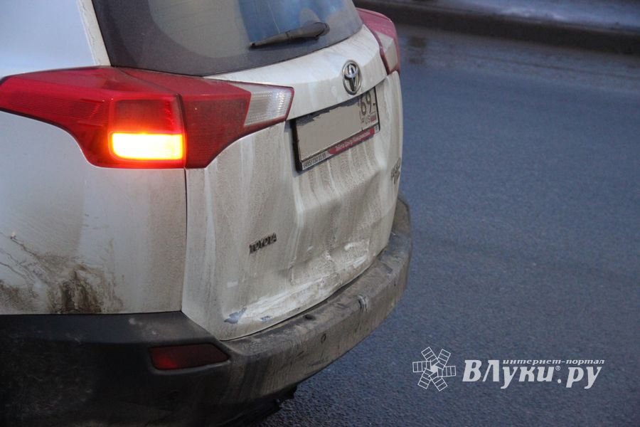 На путепроводе столкнулись три автомобиля (ФОТО)