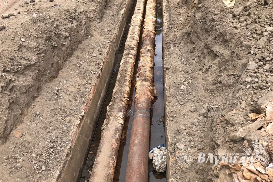 В Великих Луках «вскрывают» дворы (ФОТО)