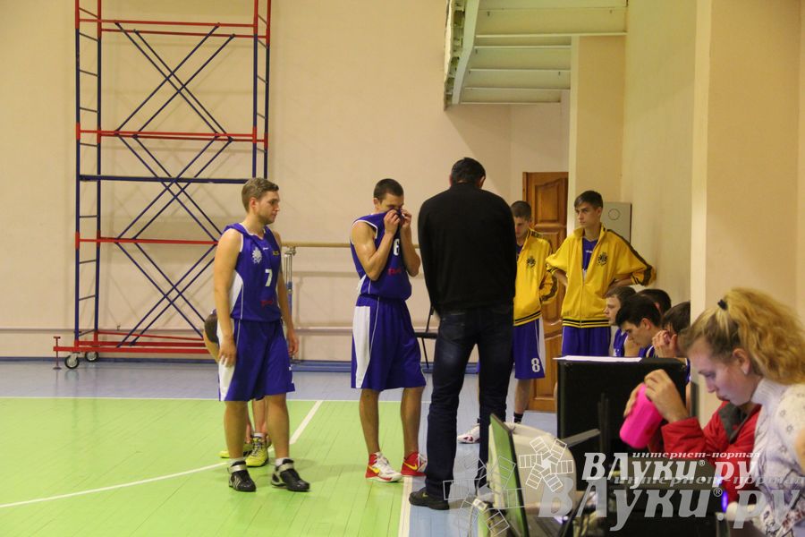 В Великих Луках проходят игры Чемпионата АСБ (фото)