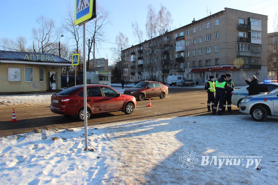 В Великих Луках в ДТП пострадала женщина (ФОТО)