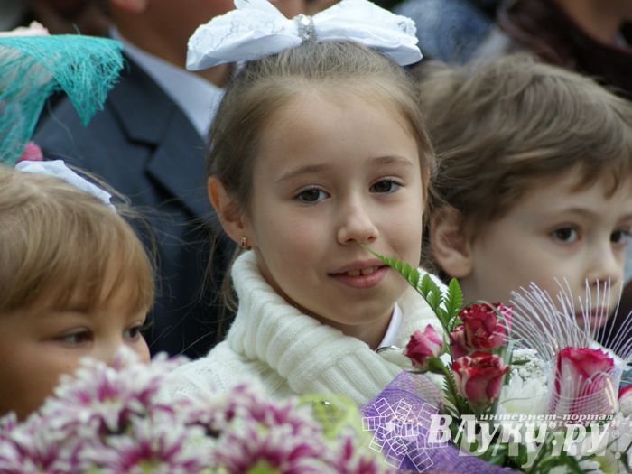 Школы города отметили 1 сентября (фото)