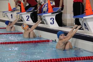 Соревнования по плаванию на призы Деда Мороза прошли в Великих Луках (ФОТО)