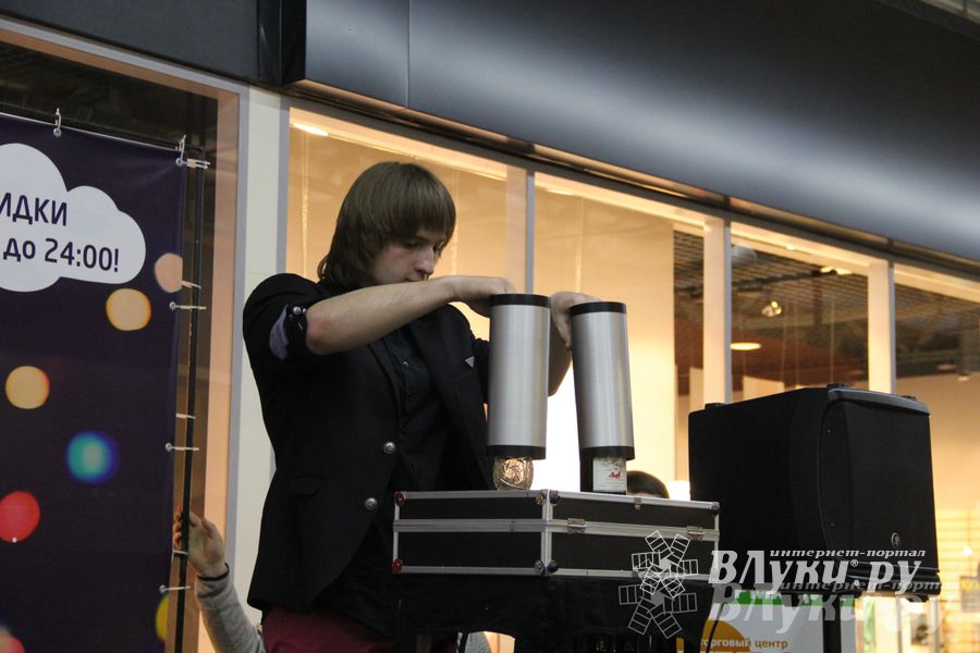 В ТЦ «Апельсин» прошла весенняя ночь распродаж