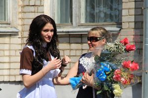 В Великих Луках прозвенели «Последние звонки»