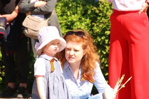 По центральному проспекту Великих Лук прошёл  «Бессмертный полк» (0+) (ФОТО)