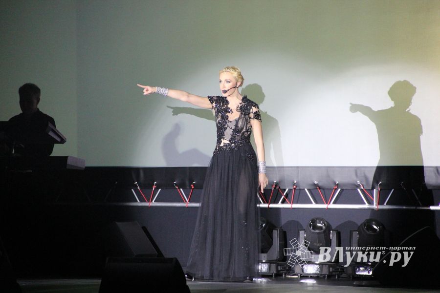 В Великих Луках состоялся концерт Кристины Орбакайте (фото)
