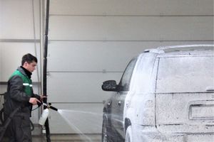 Автомойка в Великих Луках дарит подарки в День автомобилиста (ФОТО)