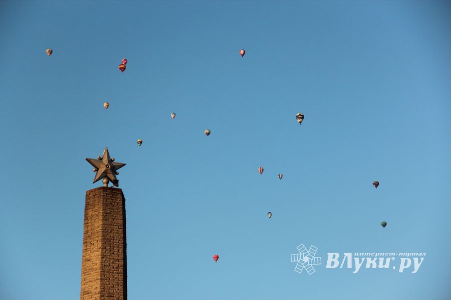 Сегодня вечером аэростаты плыли над городом (ФОТО)