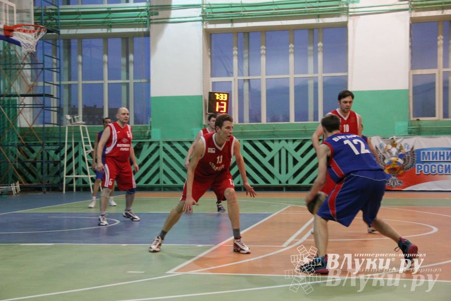 В Великих Луках проходит Открытый Чемпионат г. Великие Луки по баскетболу (фото)