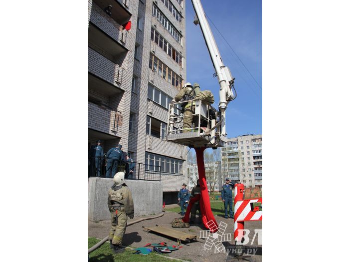 В Великих Луках прошли соревнования пожарных расчетов