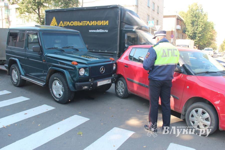 ДТП на Октябрьском в Великих Луках (ФОТО)