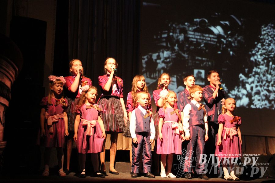 Праздничный вечер, посвященный 70-летию Победы в Великой Отечественной войне 1941-1945 годов прошел в Великих Луках (фото)