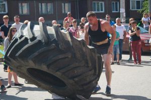 Сотрудник псковского отряда ОМОН победил в городских соревнованиях по силовому экстриму (фото)