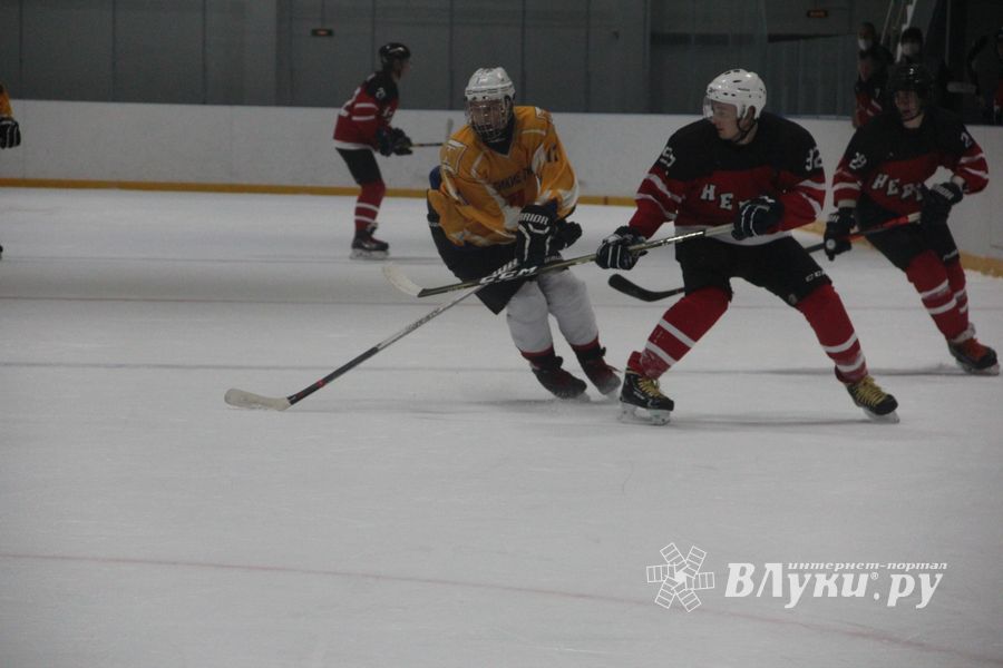 Хоккейные матчи чемпионатов города Великие Луки и Псковской области по хоккею прошли в СОК «Айсберг» (ФОТО)