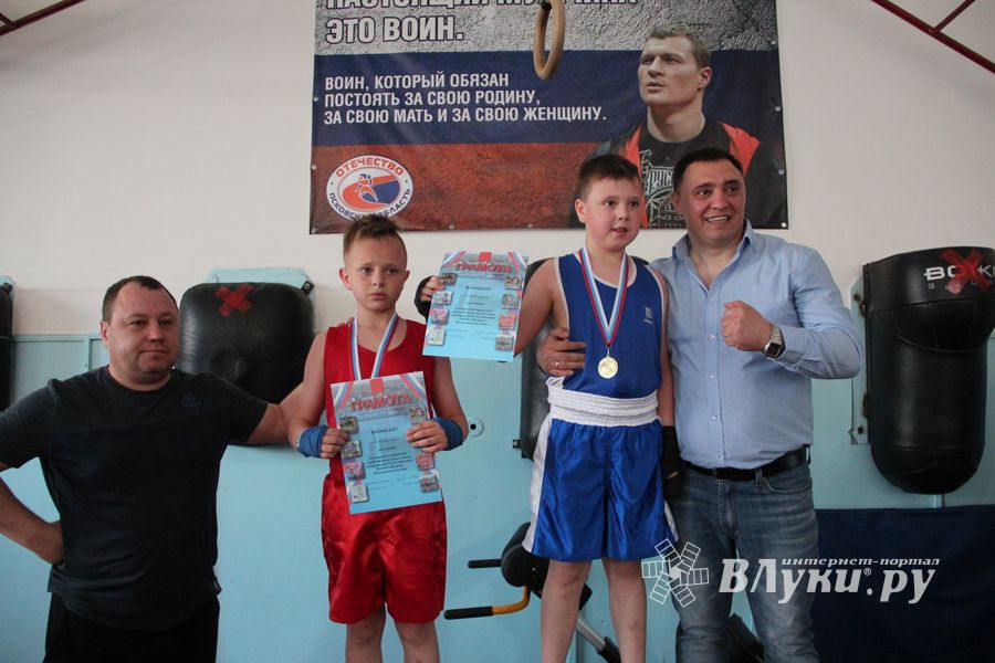 В Великих Луках завершился открытый турнир по боксу (ФОТО)