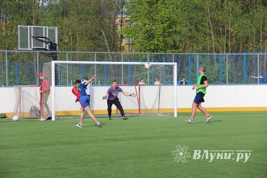 В Великих Луках прошёл Чемпионат по дворовому футболу (ФОТО)