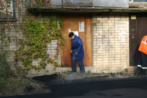 Глава администрации проследил за ходом ремонта дворовых территорий