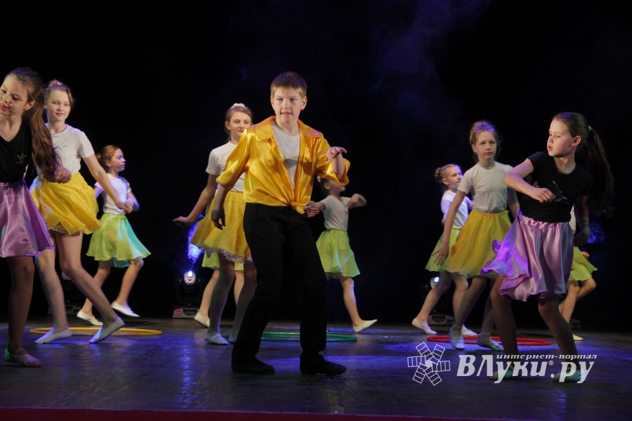 Великие Луки встретили День танца (ФОТО)