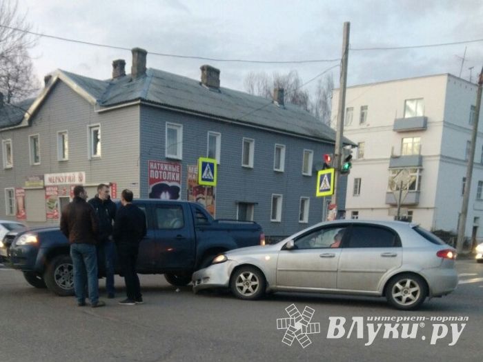 В Великих Луках произошло ДТП (ФОТО)