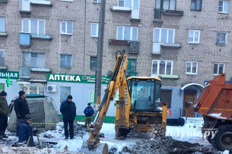В Великих Луках ведутся ремонтные работы (ФОТО)