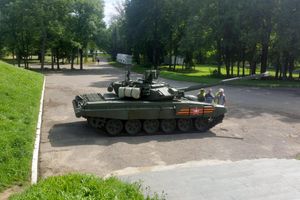 Танк Т-90 в Великих Луках (ФОТО)