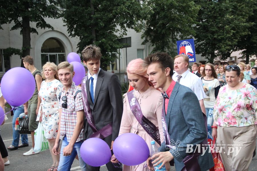 Великолукской «Бригантине» пришлось поплавать под дождём (ФОТО)