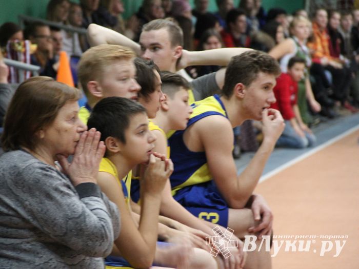 Лицеисты стали абсолютными чемпионами школьной баскетбольной лиги Великих Лук (ФОТО)