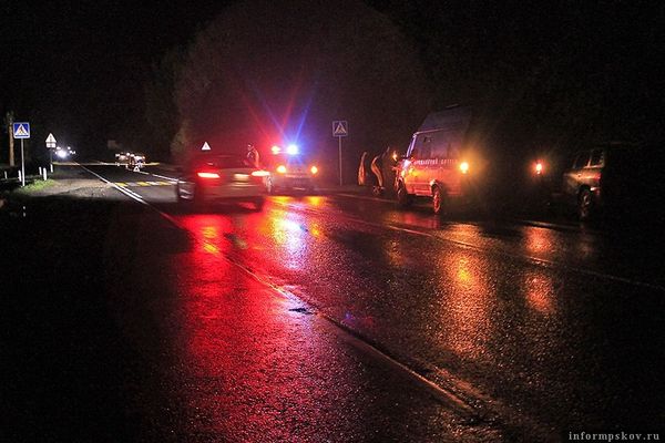 В Псковском районе пожилую женщину насмерть сбили сразу два автомобиля (фото)
