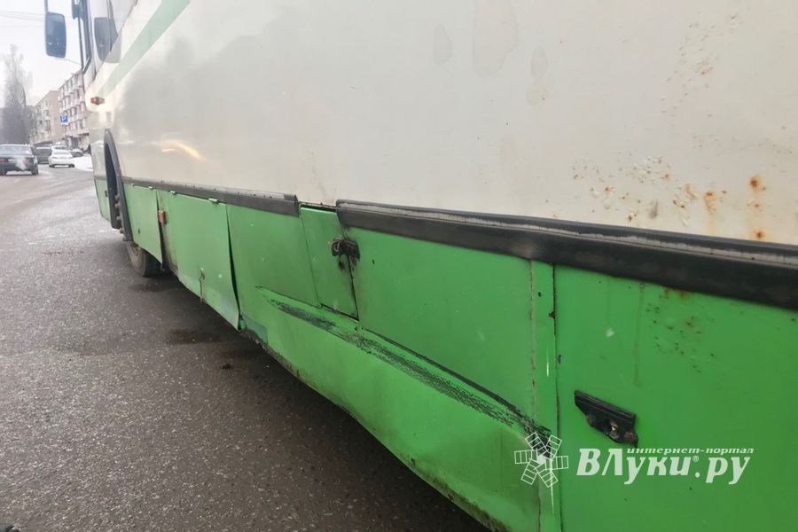 Неработающий светофор — виновник ДТП и хаоса на перекрёстке (ФОТО)