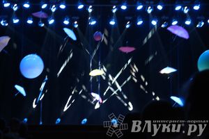 Шоу магических зонтиков и мыльных пузырей увидели юные великолучане