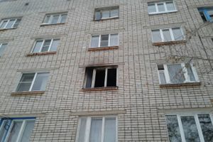 На улице Витебской в Великих Луках произошёл пожар в многоквартирном жилом доме (ФОТО)