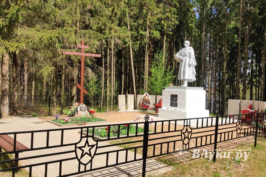 В Переслегино на воинском мемориале – новый памятник (ФОТО)